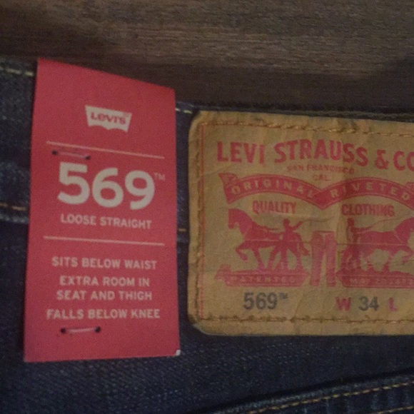 Levi’s 569 Loose Straight Jean Shorts - Picture 2 of 6